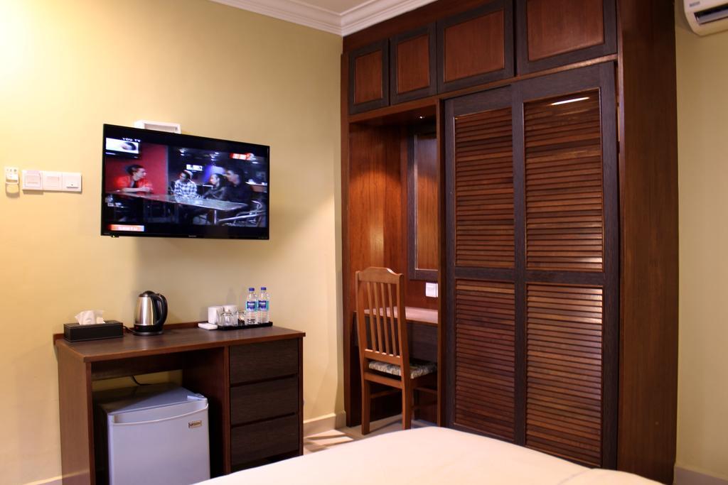 Kesuma Villa Parit Raja Exterior photo