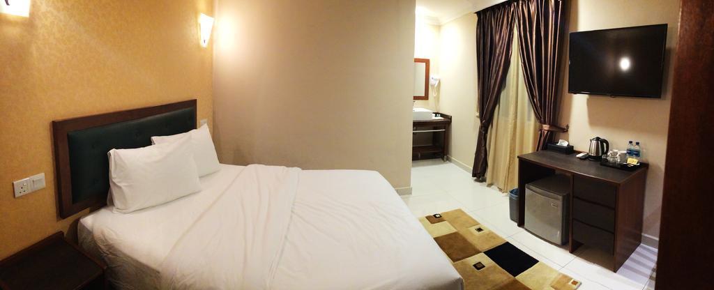 Kesuma Villa Parit Raja Exterior photo